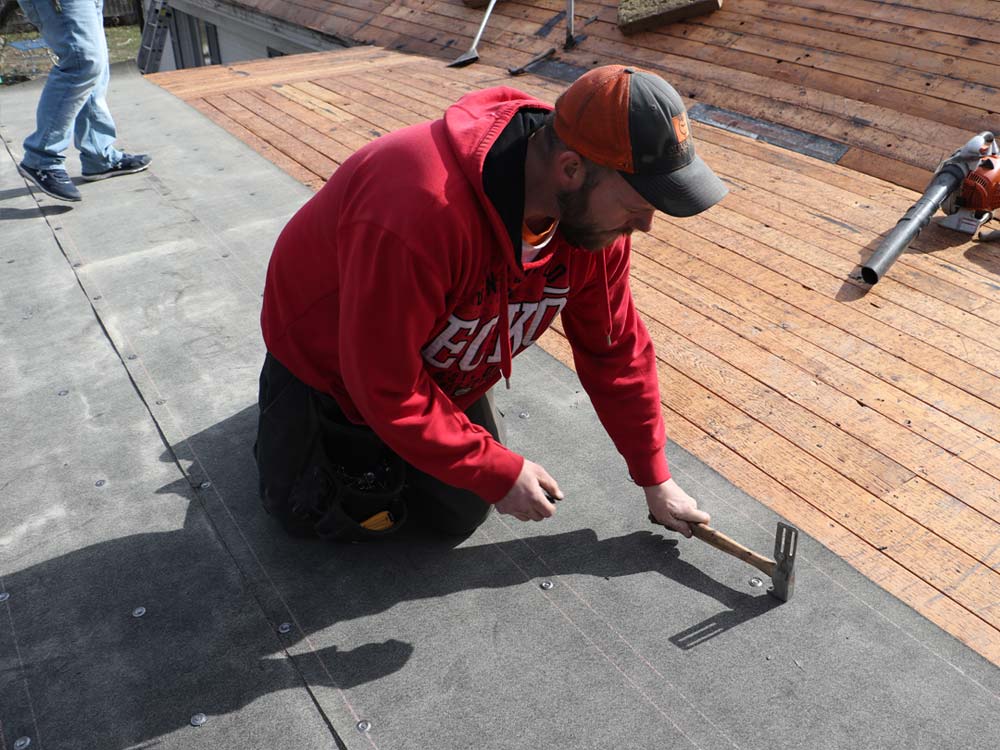 Guarantee Roofing and Fence Roof Repair Expert